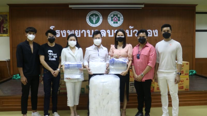 'เงาะ-กชกร'ร่วมกับ AIC Clinic ร่วมบริจาคเพื่อผู้ป่วยภาคสนาม โรงพยาบาลบางบัวทอง