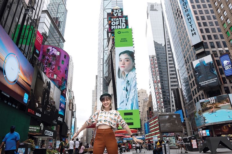 ‘ส้ม มารี’ ยิ้มแก้มปริ ขึ้นบิลบอร์ดใจกลางนิวยอร์ก