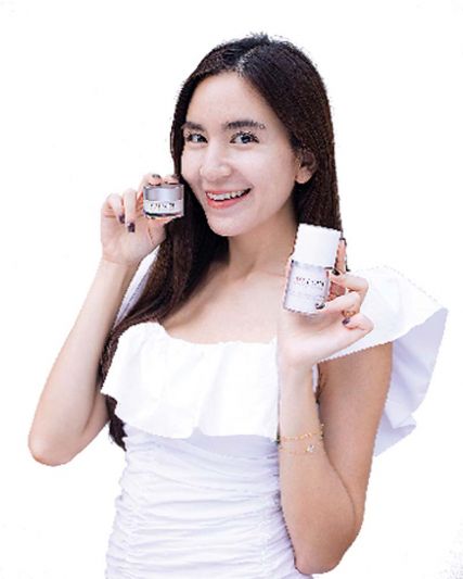 แอบส่อง‘พลอย-ชิดจันทร์’ถ่ายแฟชั่นชุดแต่งงานในรอบ 10 ปี