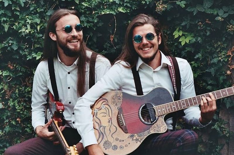 'Will & Jack' ดูโอ้หนุ่มจากลอนดอน ร่วมมือกันทำโปรเจ็กต์เพลงที่เบ่งบานใน Caramel Blue