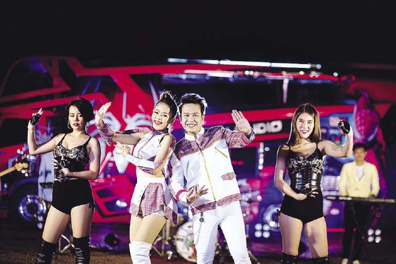 เอาใจสายรถแห่‘ไท ผญาชัย’  ชวน‘หมิว-ปัทมา’จัดเต็มเพลง‘ซิด’