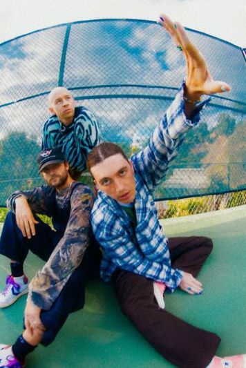 แค่แช๊ะจอก็รอลุ้น!เป็นผู้โชคดีรับชม Live Showcase จาก 'LANY'