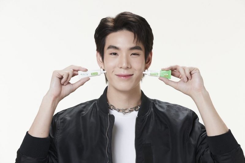 Smooth E Acne เปิดตัว 'เจเจ-กฤษณภูมิ'พร้อมเผยเคล็ดลับหน้าใสไร้สิว