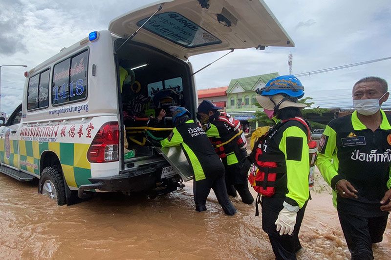 'มูลนิธิป่อเต็กตึ๊ง'รุดลงพื้นที่ลพบุรี เร่งอพยพผู้ประสบภัยน้ำท่วม