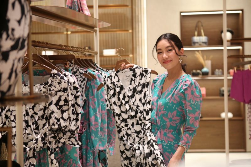ถูกใจเวอร์! 'นุ่น วรนุช' พาชมคอลเลคชั่นใหม่สุดปัง!
