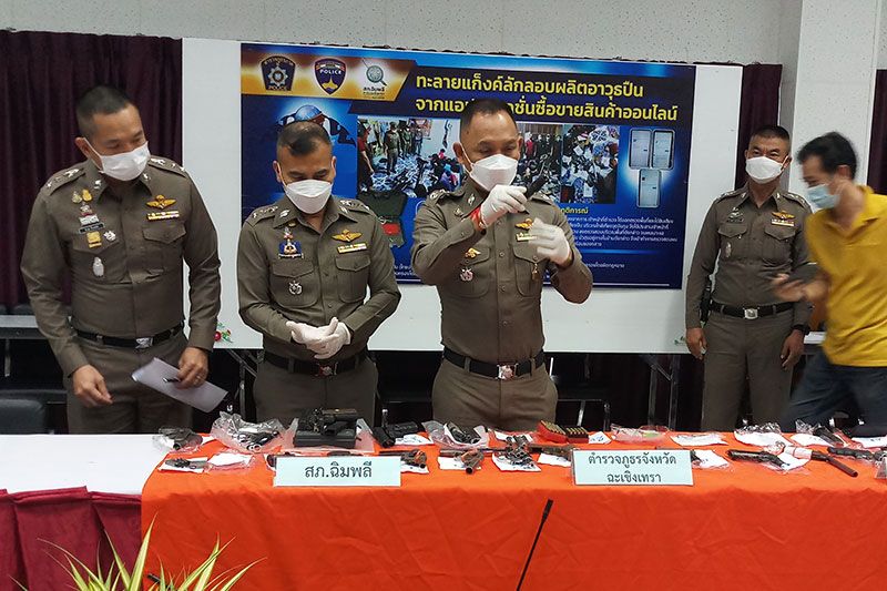 'ตร.แปดริ้ว'จับกุมผู้ต้องหาผลิต'ปืนเถื่อน' ยึดของกลางเพียบ