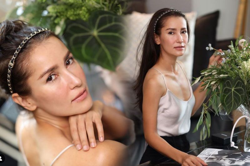 ลุคนี้เต็มสิบ! 'แอน ทองประสม'ในลุคสายเดี่ยวนั่งจัดดอกไม้แบบสวยๆ