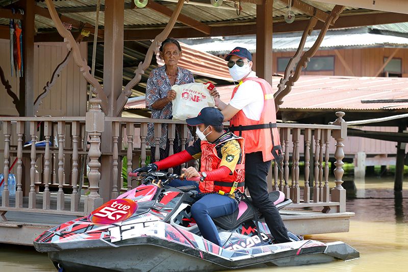 สปีดฉับไว กลุ่มทรูรวมน้ำใจ เข้าถึงผู้ประสบภัยน้ำท่วมทันท่วงที