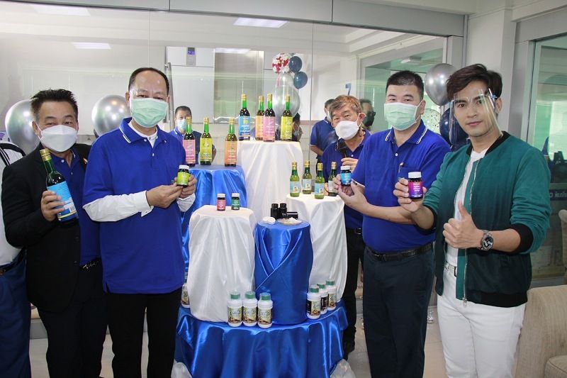 ดร.ธนัท เปิดตัวสมุนไพรอาหารเสริมเพื่อสุขภาพ พร้อมสาธิตการทำซาลาเปากัญชาสด