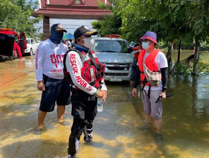 ลงพื้นที่มอบถุงยังชีพ ช่วยเหลือผู้ประสบอุทกภัย