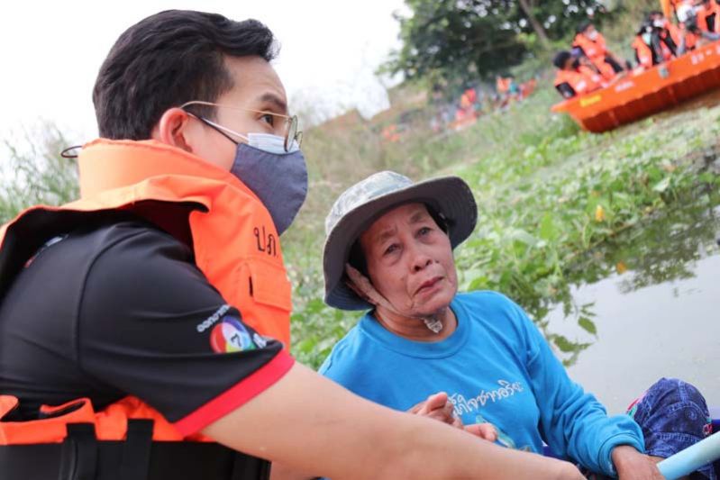 ‘ทิน’ควงพันธมิตรลุยน้ำท่วมสุพรรณ!!
