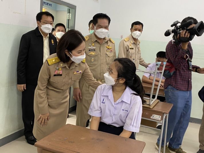 'ตรีนุช'ลงพื้นที่ตรวจเยี่ยมโรงเรียน จ.สมุทรสาคร ในการเปิดเทอมวันแรก