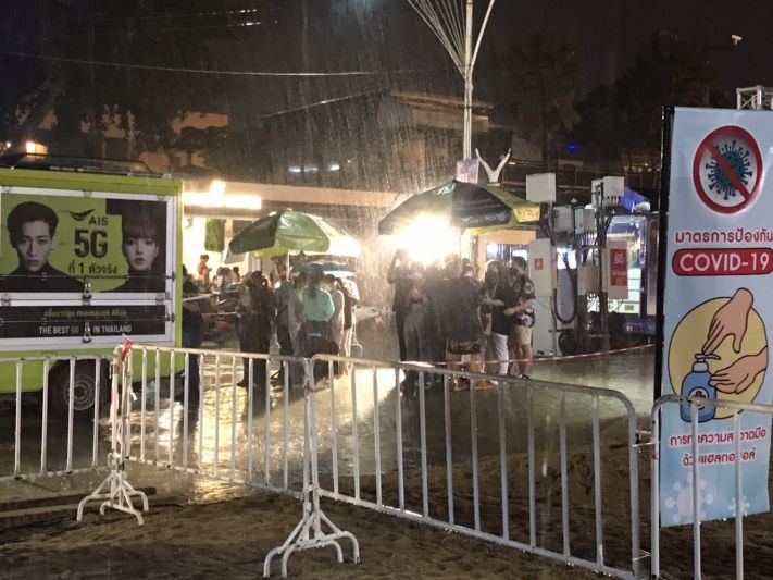 ฝนกระหน่ำชายหาดพัทยา ทำเอา Pattaya Music Festiva 2021 หยุดการแสดงชั่วขณะ