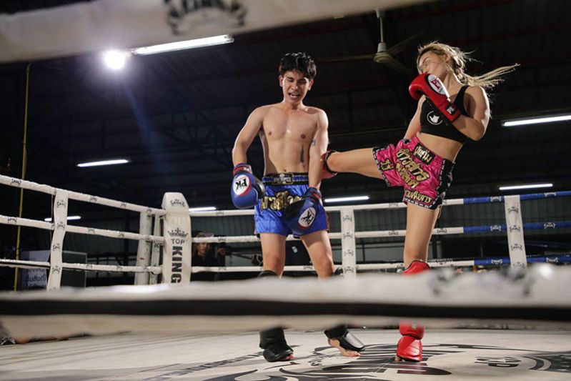 ‘วีวี่-ออยเลอร์’แท็กทีมดวลกำปั้น‘ไอออน’สุดมัน!!