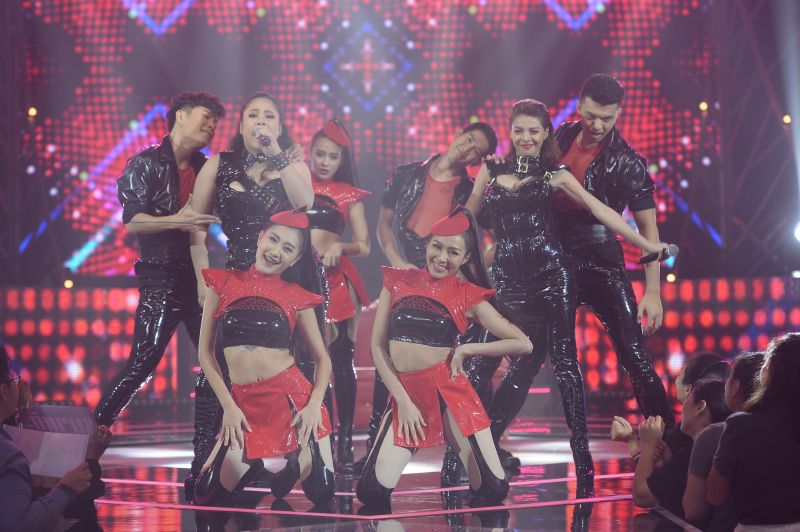 'ลูกทุ่งไอดอล'ย้อนชมโมเมนต์สุดฟินพร้อมโชว์สร้างชื่อ'แอมมี่–เขตต์– ปิยฉัตร”'