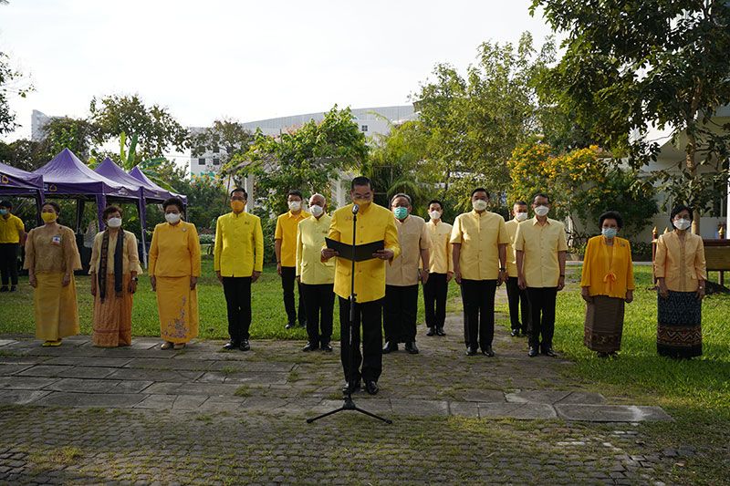 มูลนิธิอาสาเพื่อนพึ่ง (ภาฯ) ยามยากฯ จัดพิธีตักบาตรน้อมรำลึกในพระมหากรุณาธิคุณ ร.9