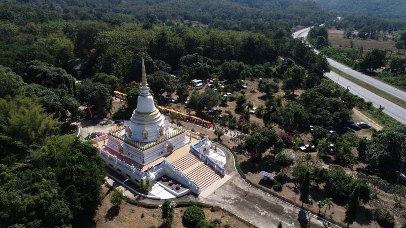 ชาวอำเภอตรอนร่วมงานประเพณีแห่ผ้าห่มองค์พระมหาธาตุเจดีย์