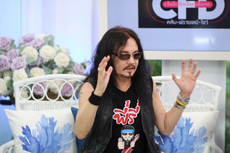  เส้นทางชีวิตของ 'เทียรี่ เมฆวัฒนา' ยอดมือกีตาร์แห่งวงคาราบาว