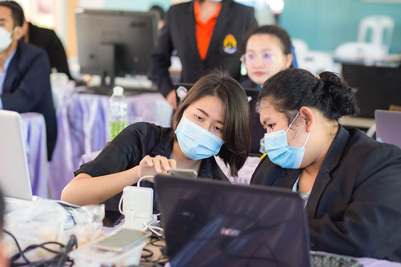 รร.อุ้มผาง อบรมเทคโนโลยีให้กับครู พัฒนาสื่อการสอน ในช่วงโควิด