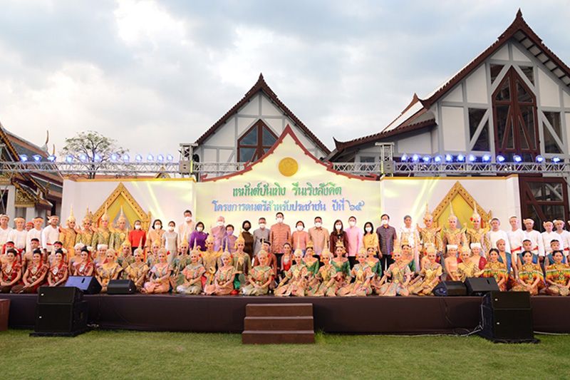 กรมศิลปากรร่วมส่งความสุขรับปีใหม่ 2565 ชวนเที่ยวแหล่งเรียนรู้ทางวัฒนธรรม