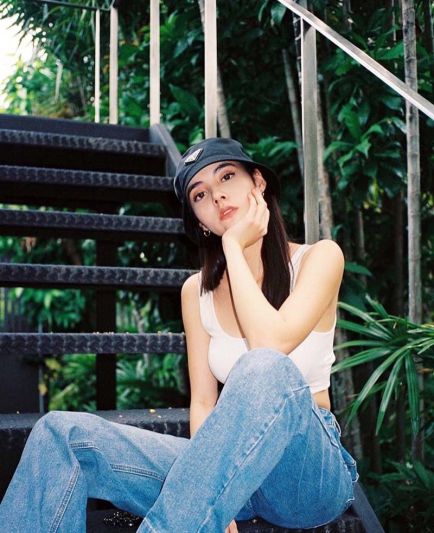 รวมแฟชั่นสีขาวออร่าพุ่ง 'มุกดา'