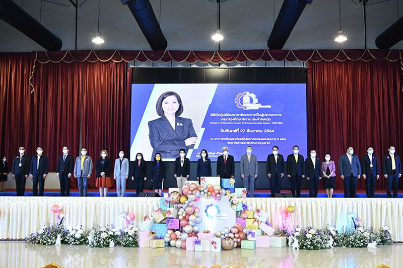 'ตรีนุช' เปิดศูนย์ CEC  77 จังหวัด  ปล่อยคาราวานอาชีวะจิตอาสาฯให้บริการช่วงปีใหม่