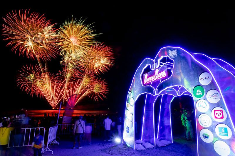 เก็บตก! 'พลุปีใหม่' 2565 ในงาน ‘Hua Hin Beach Camp Countdown 2022 presented by Chang’