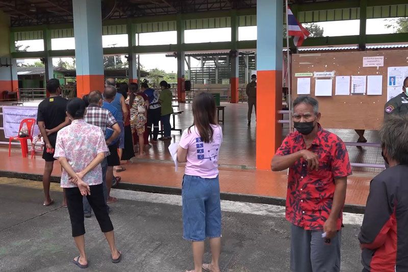 ‘ชาวคลองแงะ’แห่ใช้สิทธิ์เลือกตั้งซ่อมสส.เขต 6สงขลาคึกคัก