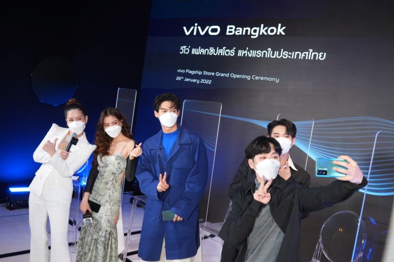 ‘ใบเฟิร์น - วิน - หยิ่น – วอร์’ งานเปิดvivo Bangkok