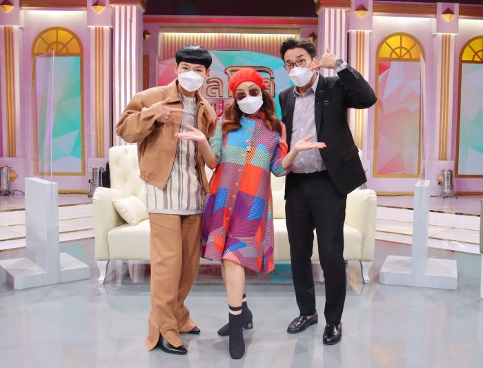 ‘ใบเฟิร์น พัสกร’ ย้อนเส้นทางลูกตลก พร้อม ‘จิ๊ก เนาวรัตน์’ เล่าเหตุการณ์เฉียดตาย