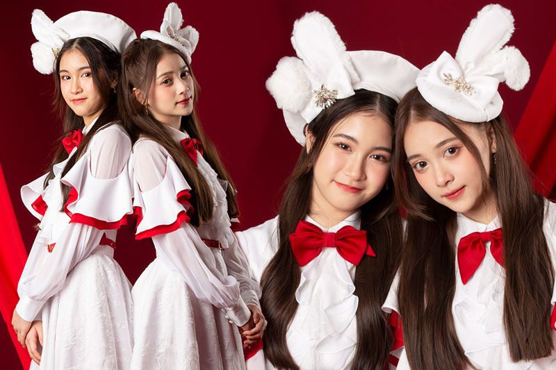 'ปาเอญ่า - ฮูพ' รุ่น 3 วง BNK48 เซ็นเตอร์คู่ซิงเกิล First Rabbit