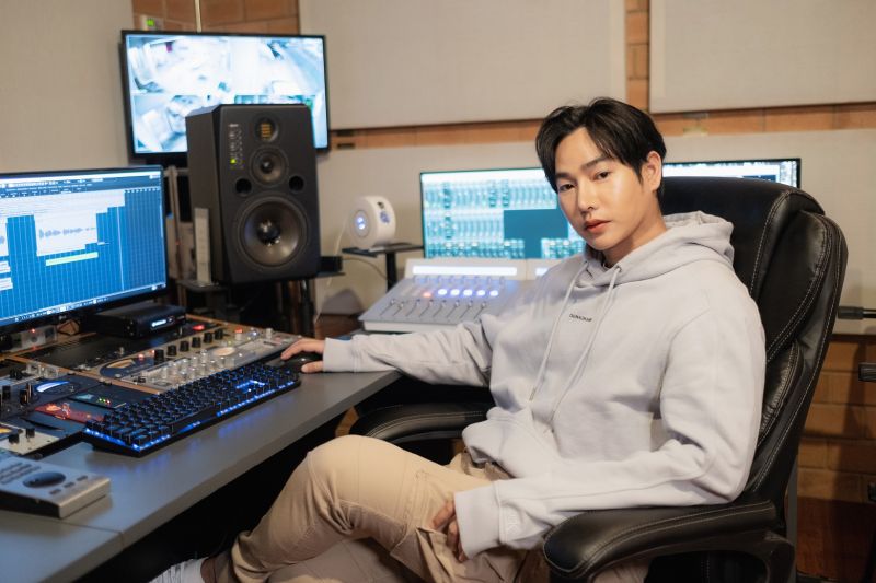 'เป๊ก ผลิตโชค' ถือฤกษ์ดี 'วันแห่งความรัก' ปล่อยทีเซอร์เพลง This is love นี่แหละความรัก  เวอร์ชั่นพิเศษ
