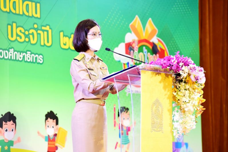 ‘ตรีนุช’มอบโล่ฯเด็กและเยาวชนดีเด่น และเด็กที่นำชื่อเสียงสู่ประเทศชาติ