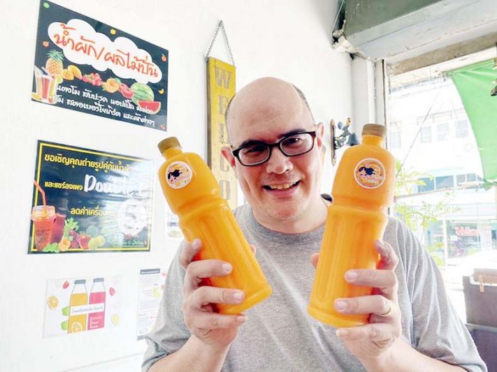 อัพเดทชีวิต'คริสโตเฟอร์'ดีใจน้ำตาไหล ขายน้ำส้ม ปลดหนี้ได้ครึ่งนึงแล้ว