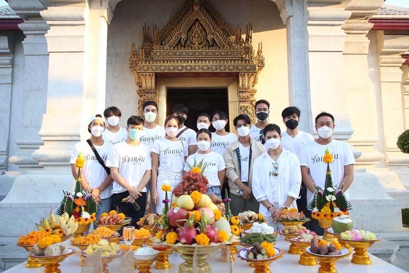 ‘อุ๊-พัชนี’นำทีมนักแสดง‘ซ่อนกลิ่น’ไหว้สักการะศาลหลักเมือง