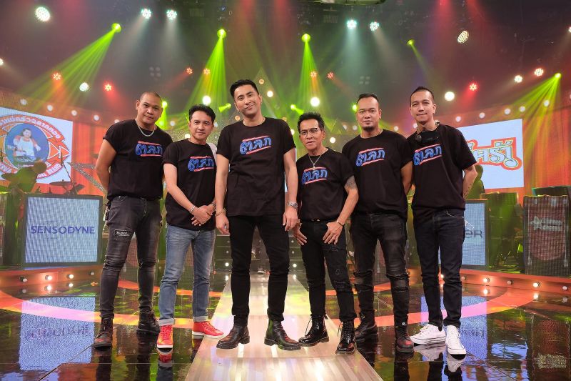 สนุกแน่!'ชุมทาง'เปิดคอนเสิร์ตสุดฮา 'บอล เชิญยิ้ม - Joker Family'ปล่อยมุกรัวๆ
