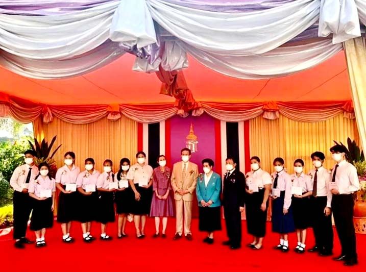 พระราชทานรางวัลผู้ชนะการประกวด  การกล่าวสุนทรพจน์ภาษาฝรั่งเศส