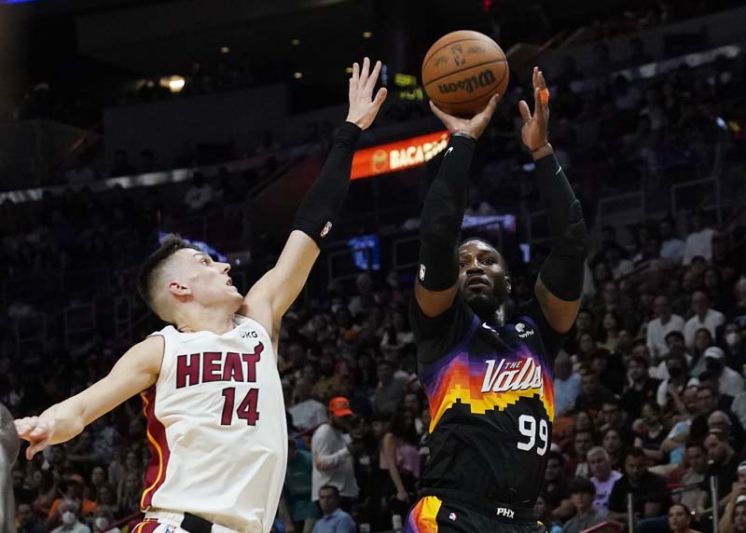 ซันส์ทีมแรกลิ่วเพลย์ออฟบุกทุบฮีตคารังยัดห่วงNBA