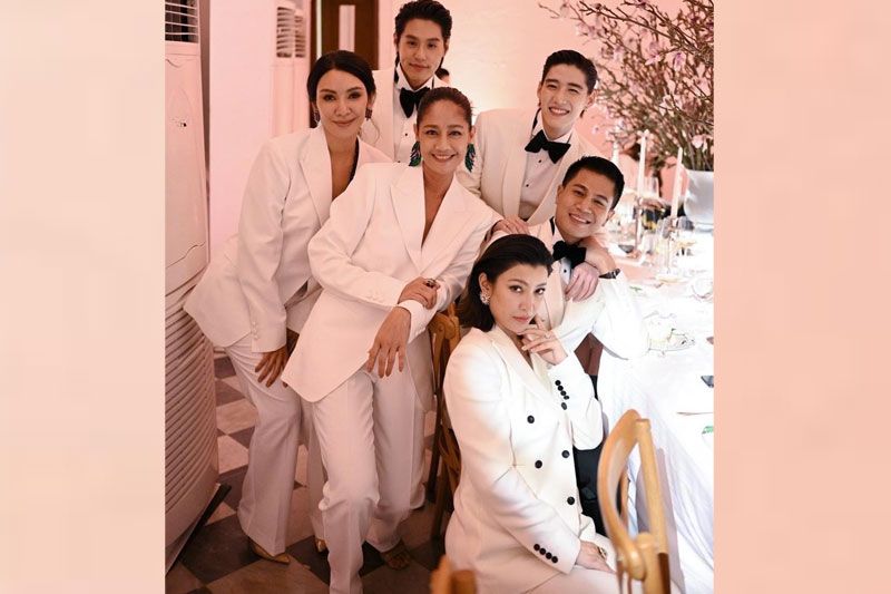 'สินจัย-เจนี่-บิวกิ้น-พีพี' นำทีมเซเลบริตี้ จัดซิทดาวน์ดินเนอร์ เปิดตัวคอลเลกชั่น VVHITE Tailoring