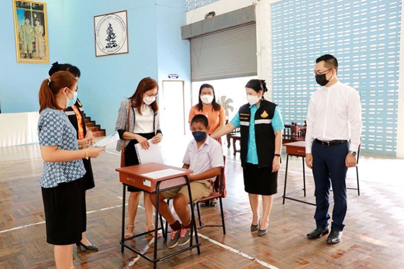 ผอ.สพป.พล.2 ลงพื้นที่  ช่วยเหลือนักเรียนให้เรียนต่อมัธยม