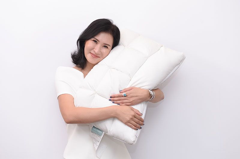 ‘แค่เปลี่ยนหมอน ชีวิตก็เปลี่ยน’ เฉลิมฉลองวันนอนหลับโลก  กับ 7 เคล็ดลับจากนวัตกรรมหมอนไฮบริด ‘DREAMIA’