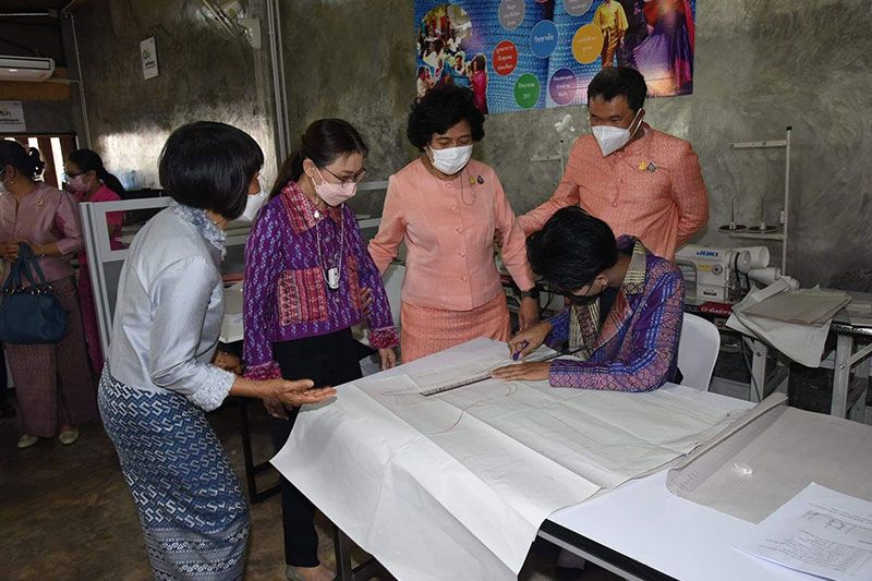 ปลัดมท.เปิดเมืองต้นแบบ เมืองแฟชั่นผ้าทอพื้นเมือง วิชชาลัยผ้าทอหนองบัวลำภู