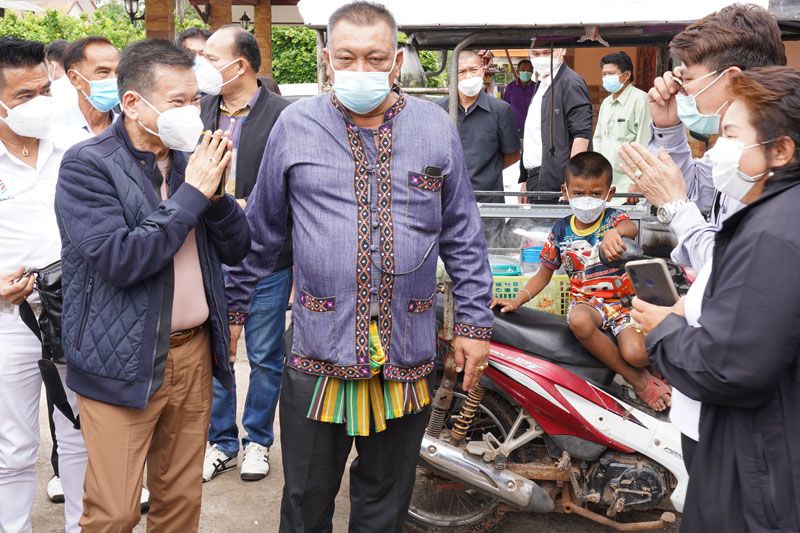 พลังท้องถิ่นไทย‘ชัช เตาปูน’บุกโคราช-นครนายก เดินหน้าปลดหนี้ให้ชาวนา