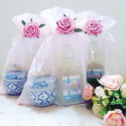 แป้งร่ำน้ำอบไทยชุดผ้าไหว้วันสงกรานต์