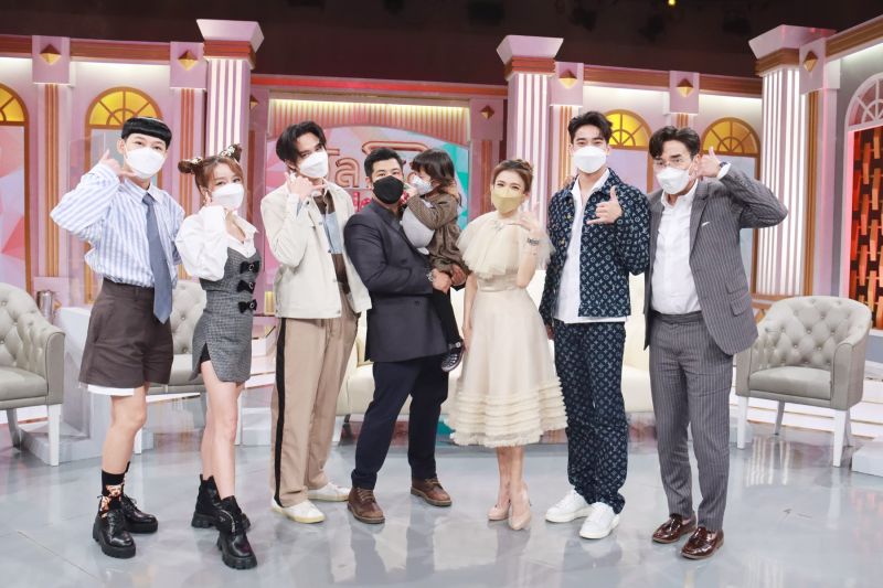 ‘เติ้ล ตะวัน’ ควงภรรยา-ลูกสาว เล่าโมเมนต์น่ารัก พร้อมชวน ‘โดนัท-ยูโร’ เมาท์สนุก