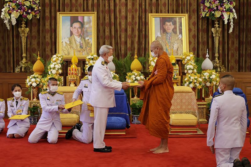 ประธานองคมนตรี เป็นผู้แทนพระองค์ ถวายทุนการศึกษาพระราชทาน โครงการทุนเล่าเรียนหลวง สำหรับพระสงฆ์  214 รูป