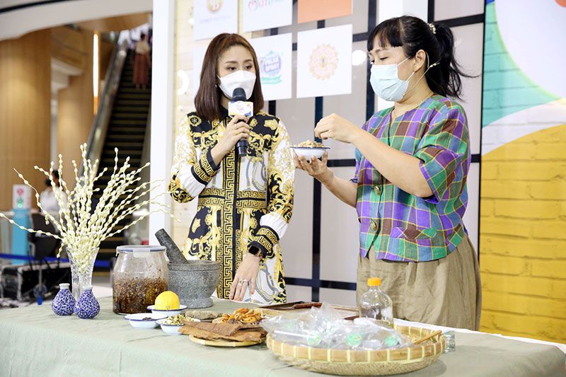 เหล่าคนรักสุขภาพร่วมงาน ‘กินดี อยู่ดี Selected by ชีวจิต’