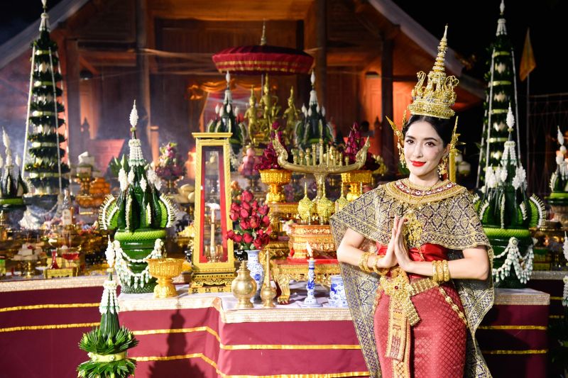 สุดปัง 'พิ้งกี้'รำบวงสรวง กำไลมนต์ ท้าวเวสสุวรรณ ถูกหวยกันทั้งงาน