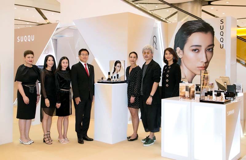 ชวนสัมผัสรองพื้นชนิดน้ำ พร้อมแต่งแต้มสีสันด้วย SUQQU