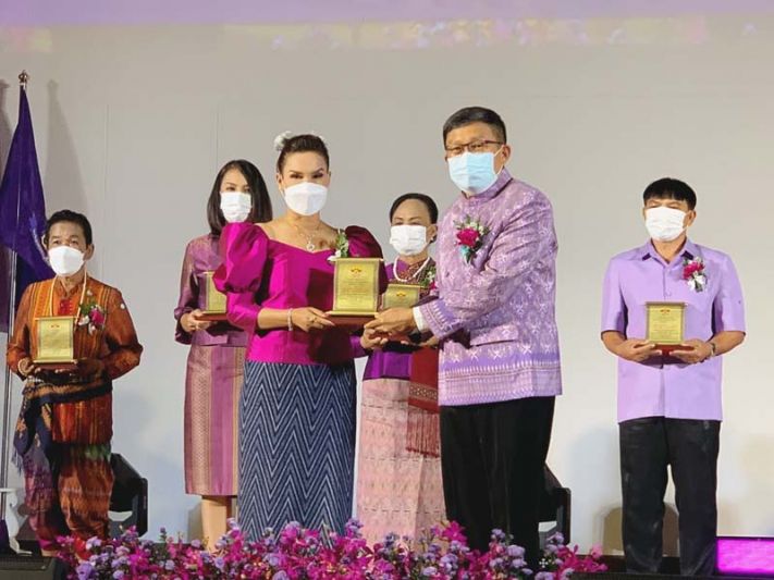‘ศิริพร อำไพพงษ์’รับรางวัล‘ศิลปินมรดกอีสาน’จากมหาวิทยาลัยขอนแก่น